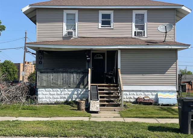 Property at 300 E College St, Carbondale, IL 62901, 5 beds, 2 baths