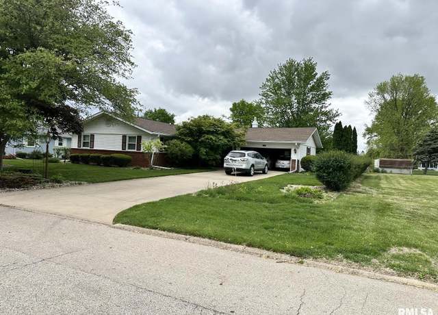 Property at 118 Poplar St, Canton, IL 61520, 3 beds, 2 baths