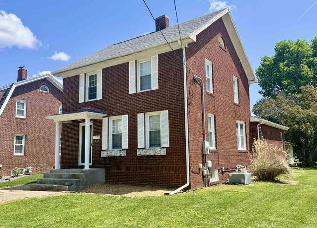 Property at 1595 N Kellogg St, Galesburg, IL 61401, 4 beds, 3 baths
