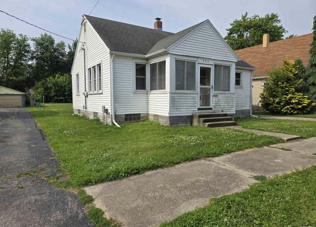 Property at 904 E Elm St, Canton, IL 61520, 2 beds, 1 bath