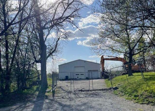 Property at 4600 Eastern Ave, Davenport, IA 52807