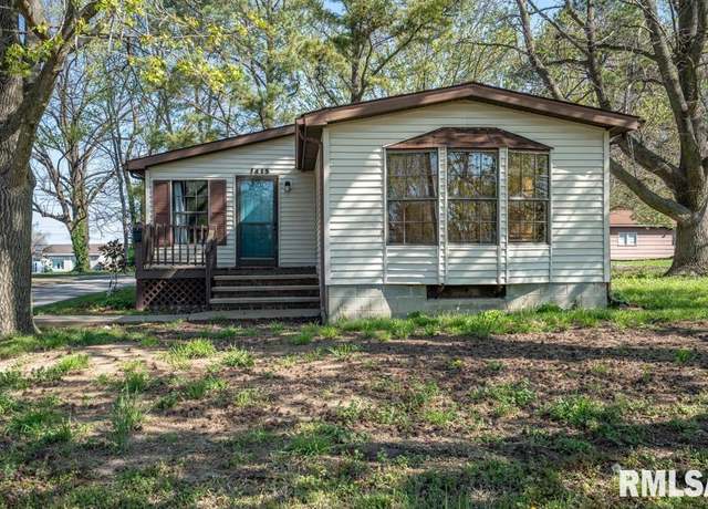 Property at 1615 E Saint Louis St, West Frankfort, IL 62896, 3 beds, 2 baths