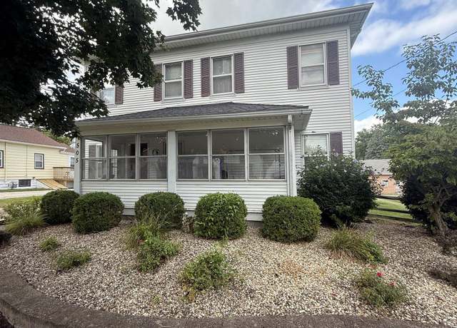 Property at 505 E Jefferson St, Washington, IL 61571, 4 beds, 2 baths