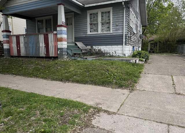 Property at 1804 N New York Ave, Peoria, IL 61603, 2 beds, 1 bath