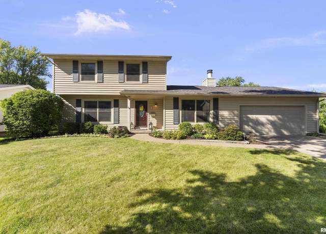 Property at 1303 Golden Valley Dr, Bettendorf, IA 52722, 3 beds, 1.5 baths