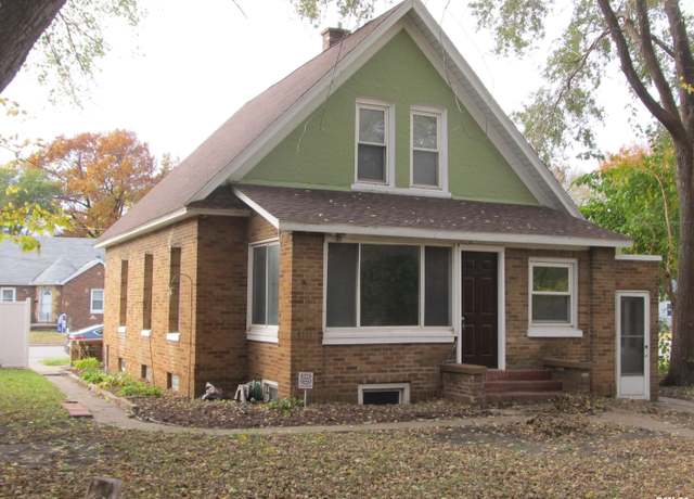 Property at 2423 11th St, Rock Island, IL 61201, 2 beds, 2 baths