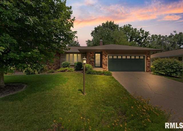 Property at 5315 34th Ave, Moline, IL 61265-5627, 4 beds, 2.5 baths