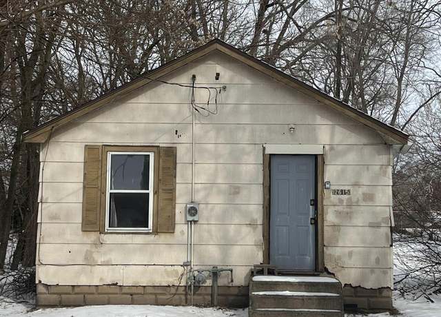 Property at 2615 W Hayes St, Peoria, IL 61605, 2 beds, 1 bath