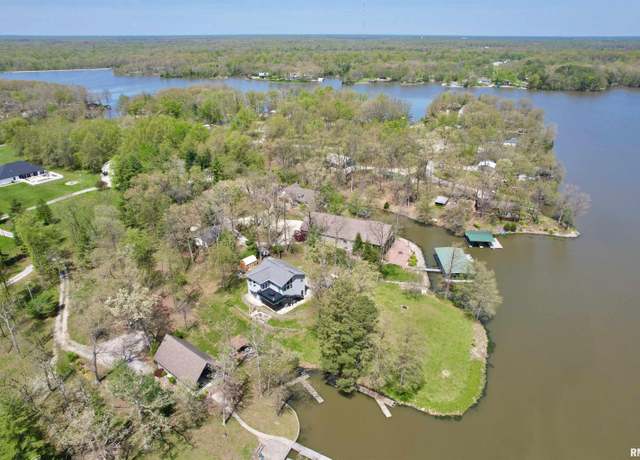 Property at 3274 Everglade Ln, Centralia, IL 62801, 4 beds, 3 baths