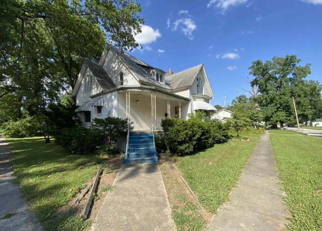Property at 333 S Hickory St, Centralia, IL 62801, 3 beds, 3 baths