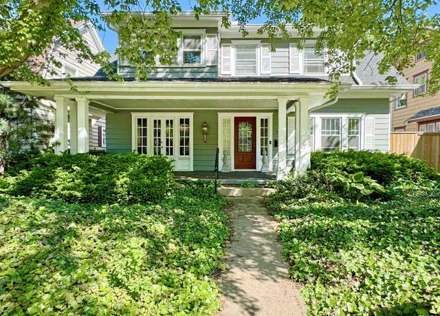 Property at 1823 W Moss Ave, Peoria, IL 61606, 3 beds, 2.5 baths