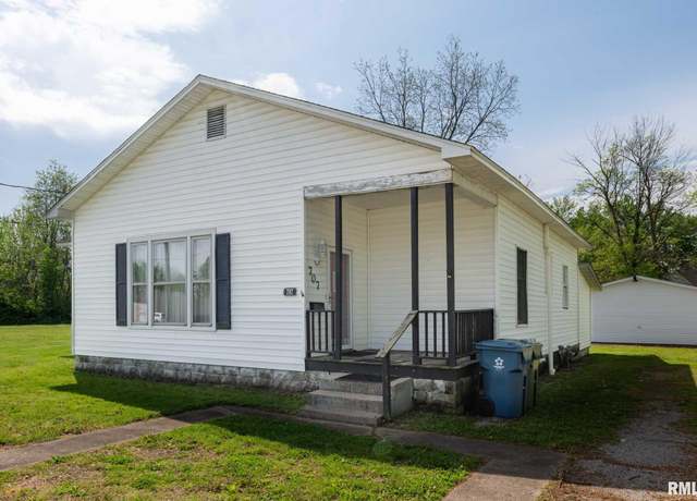 Property at 707 W Broadway Blvd, Johnston City, IL 62951, 4 beds, 3.5 baths