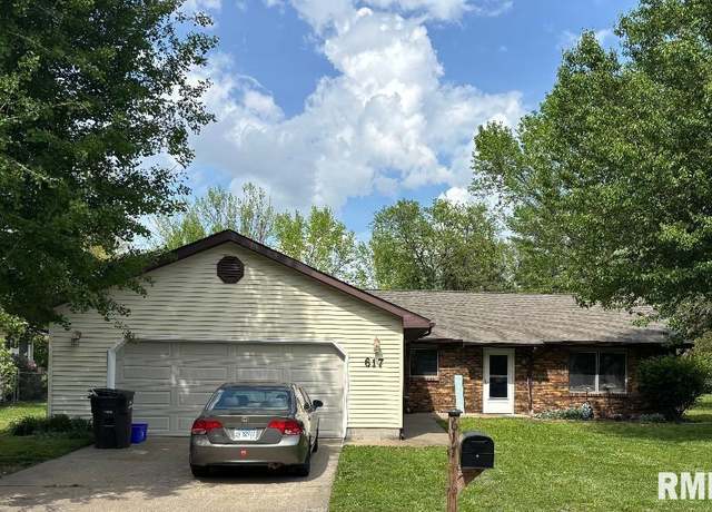 Property at 617 S Surrey Ln, Carbondale, IL 62901, 3 beds, 2 baths