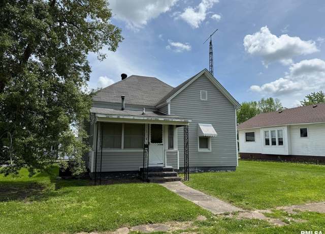 Property at 1000 S 12th St, Herrin, IL 62948, 2 beds, 1 bath