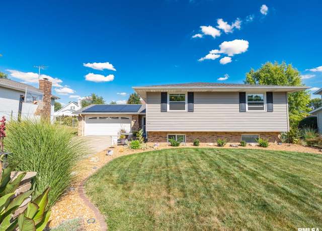 Property at 1112 Hawthorne Ave, Pekin, IL 61554, 4 beds, 2 baths