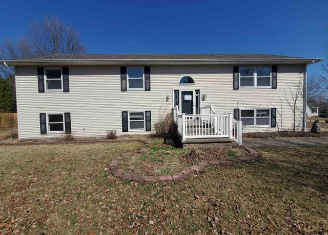 Property at 3115 Winchester Cir, Galesburg, IL 61401, 5 beds, 3 baths