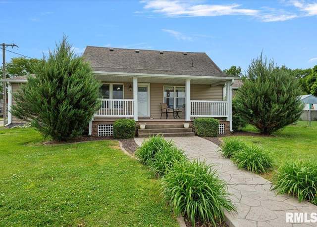 Property at 401 W Adams St, Greenview, IL 62642, 4 beds, 2 baths