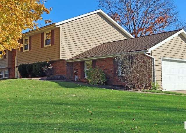 Property at 313 Hillcrest Dr, Washington, IL 61571, 4 beds, 2.5 baths