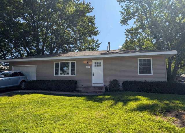 Property at 6205 Ripley St, Davenport, IA 52806, 3 beds, 1 bath