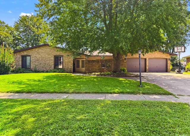Property at 706 Yorkshire Ct, Washington, IL 61571-0000, 5 beds, 3 baths