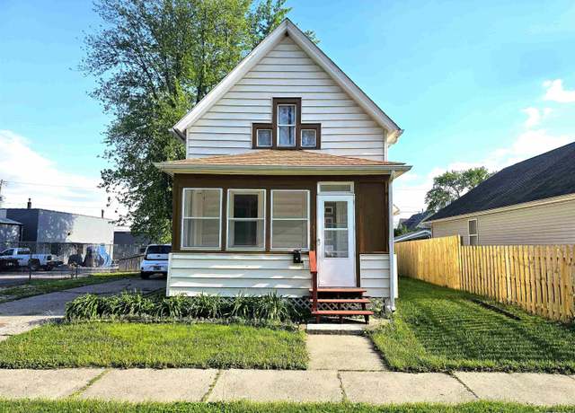 Property at 1731 W 5th St, Davenport, IA 52802, 3 beds, 1 bath