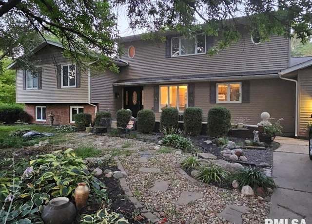 Property at 9 Oakwood Dr, Springfield, IL 62711, 6 beds, 3 baths