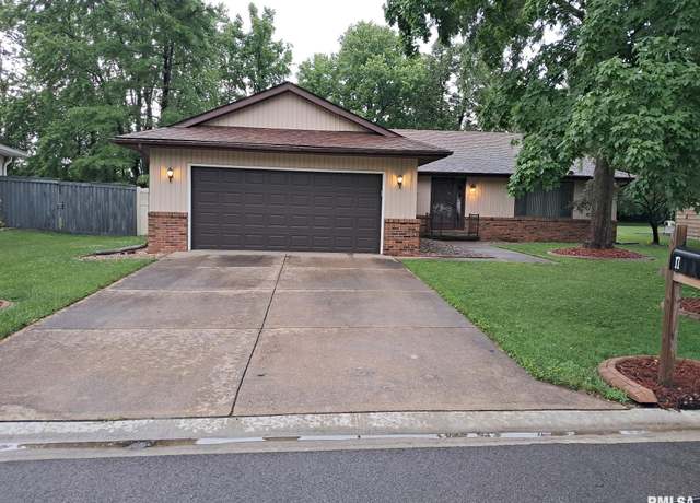 Property at 17 Sarah Ave, Springfield, IL 62703, 3 beds, 2 baths