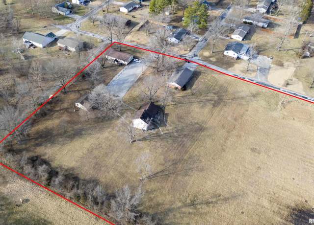 Property at 1342 Larsue Dr, Carbondale, IL 62902, 9 beds, 4.5 baths