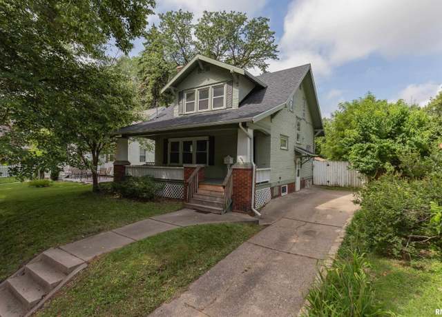 Property at 711 3rd Street A, Moline, IL 61265, 2 beds, 2 baths