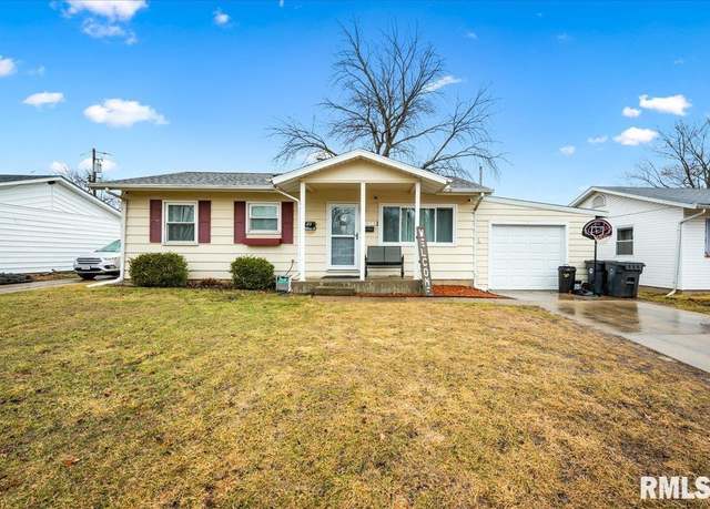 Property at 1414 Lincoln St, Pekin, IL 61554, 3 beds, 1 bath
