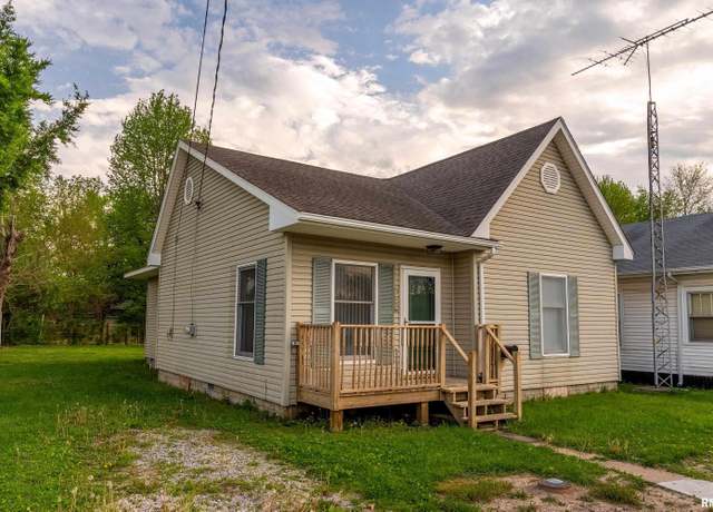 Property at 305 W Goodall St, Marion, IL 62959, 3 beds, 1.5 baths