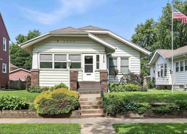 Property at 2612 Carey Ave, Davenport, IA 52803, 2 beds, 2 baths