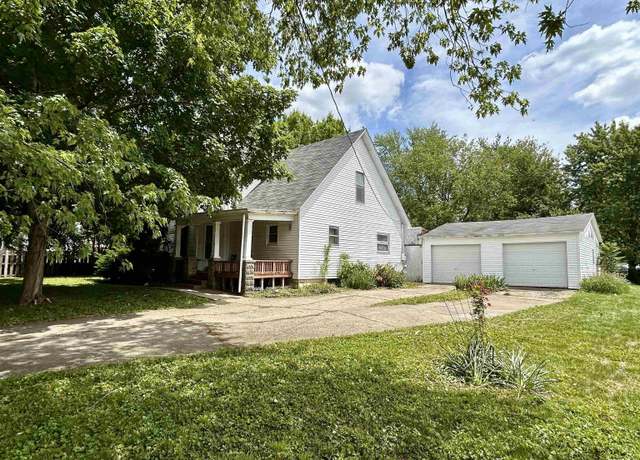 Property at 450 S Pearl St, Waverly, IL 62692, 4 beds, 1 bath