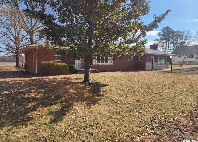 Property at 300 N 8th St, Elkville, IL 62932, 3 beds, 2 baths