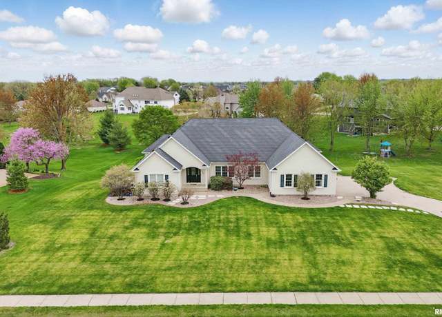 Property at 2139 Cromwell Cir, Davenport, IA 52807-2837, 5 beds, 4.5 baths