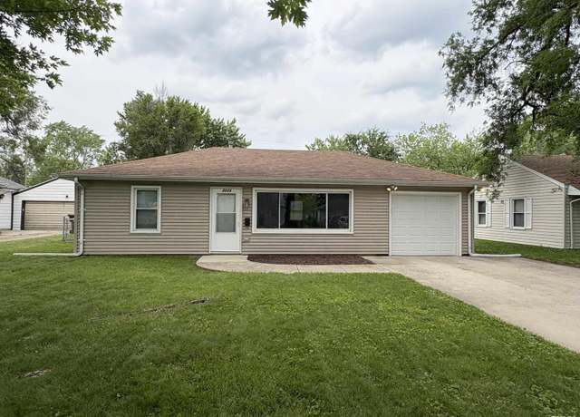 Property at 2113 W Overbrook Dr, Peoria, IL 61604, 2 beds, 1 bath