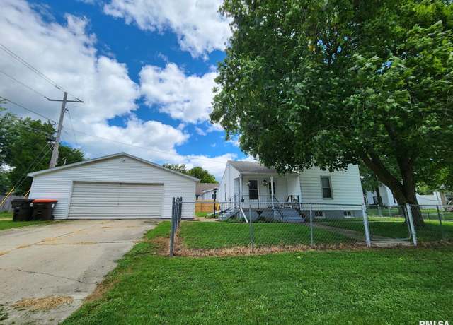 Property at 228 4th St, Lincoln, IL 62656, 3 beds, 1 bath