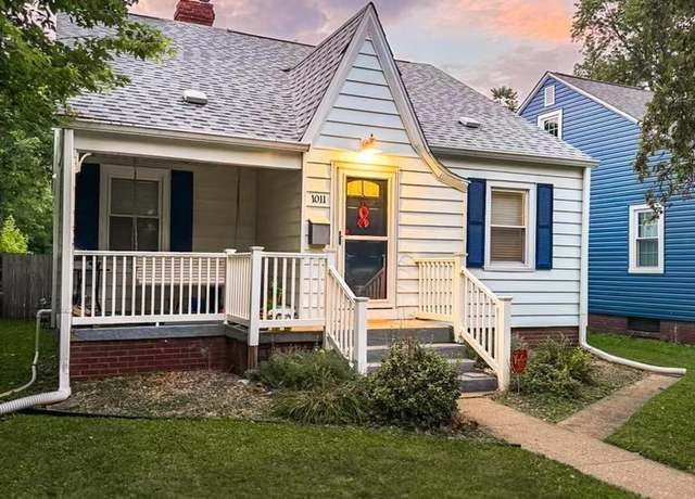 Property at 1011 Bryn Mawr Blvd, Springfield, IL 62703, 3 beds, 2.5 baths