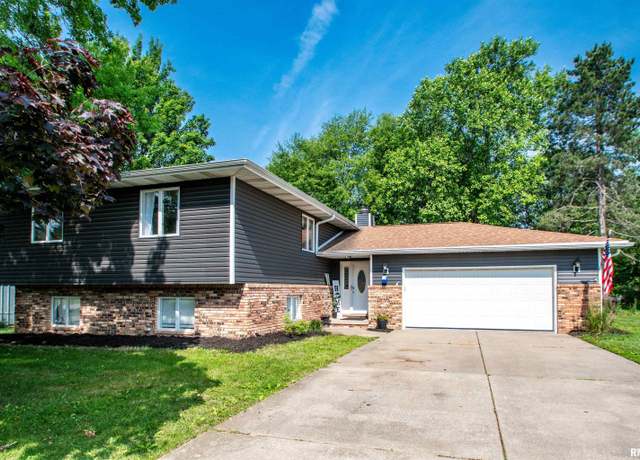 Property at 324 Pinecrest Dr, Germantown Hills, IL 61548, 4 beds, 3 baths