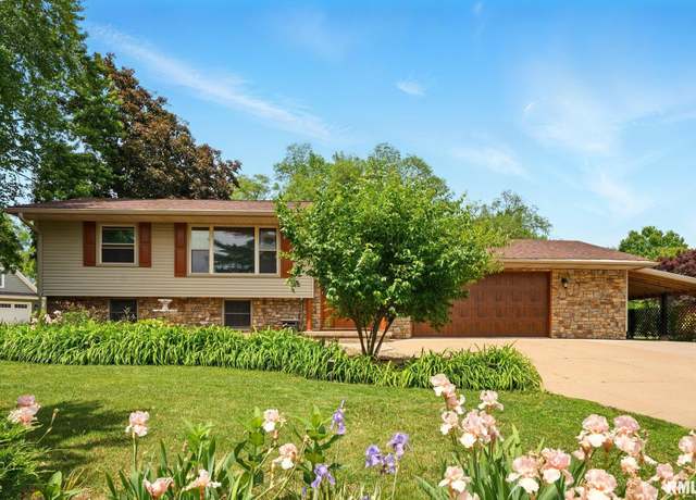 Property at 5760 Jenny Ln, Bettendorf, IA 52722, 4 beds, 2.5 baths