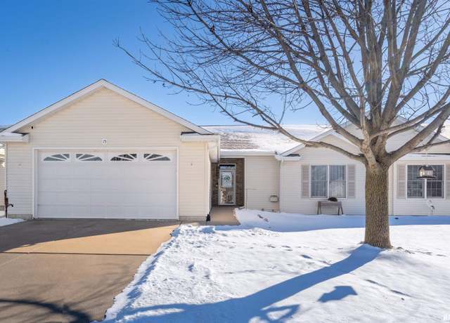 Property at 15 Madison Cir, Davenport, IA 52806, 3 beds, 3 baths