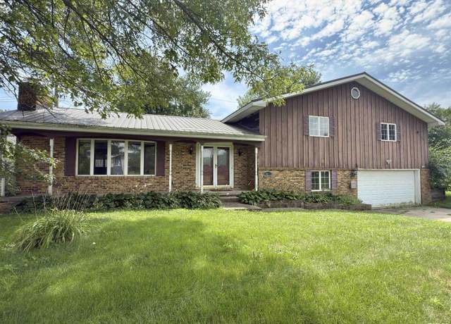 Property at 413 Hillcrest Dr, Washburn, IL 61520, 3 beds, 2.5 baths