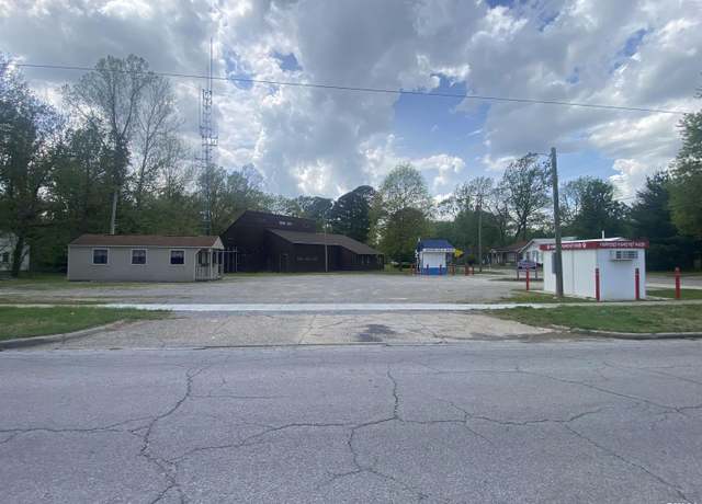 Property at 2200 S Walnut St, Murphysboro, IL 62966