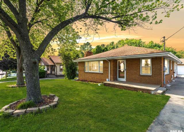 Property at 621 E Sciota Ave, Peoria Heights, IL 61616, 3 beds, 2 baths