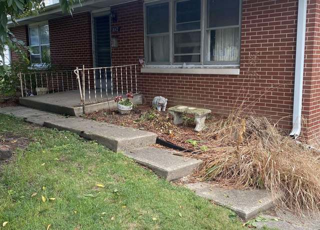 Property at 1642 S Main St, Jacksonville, IL 62650, 2 beds, 1 bath