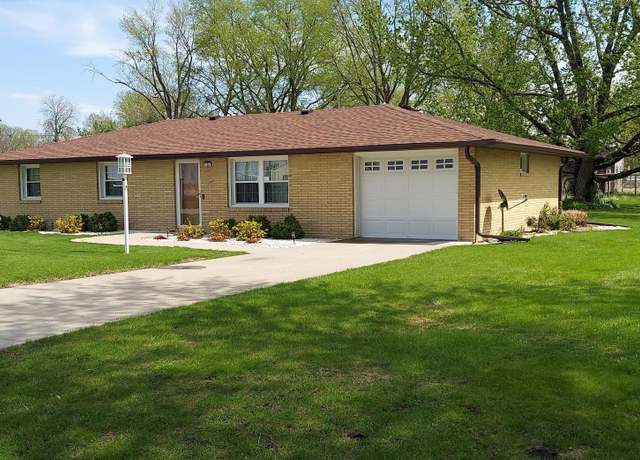 Property at 106 S Holloway St, Alexis, IL 61412, 3 beds, 1 bath