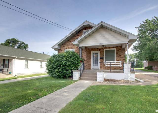 Property at 1321 Locust St, Quincy, IL 62301, 3 beds, 2 baths
