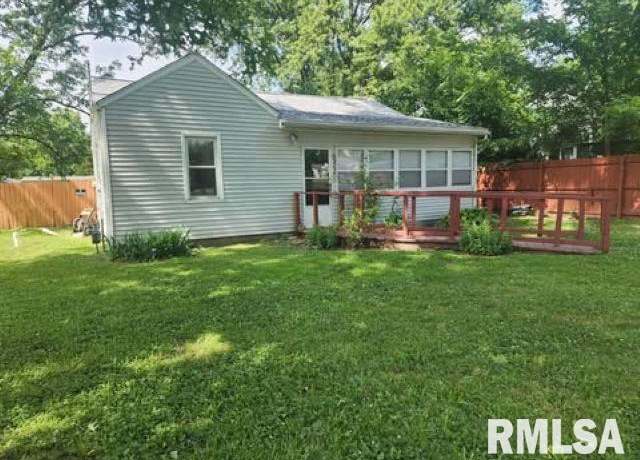Property at 632 E Searing St, Carbondale, IL 62901, 3 beds, 1 bath
