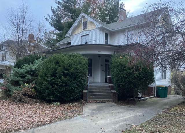 Property at 704 S Lafayette St, Macomb, IL 61455, 3 beds, 2.5 baths