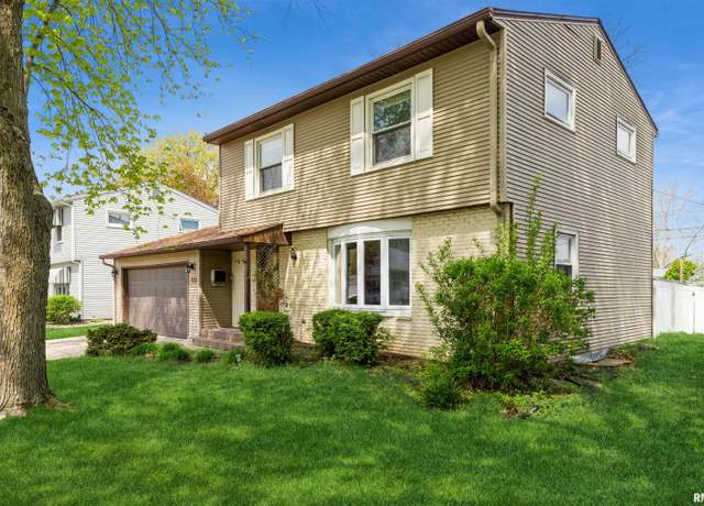 Property at 4733 20th Ave, Moline, IL 61265, 3 beds, 1.5 baths